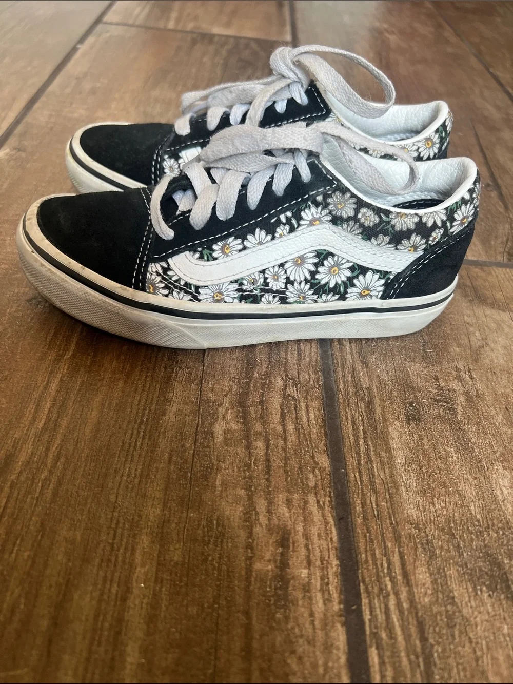 Vans Kids Black Daisy Pattern Sneakers with White Stripe